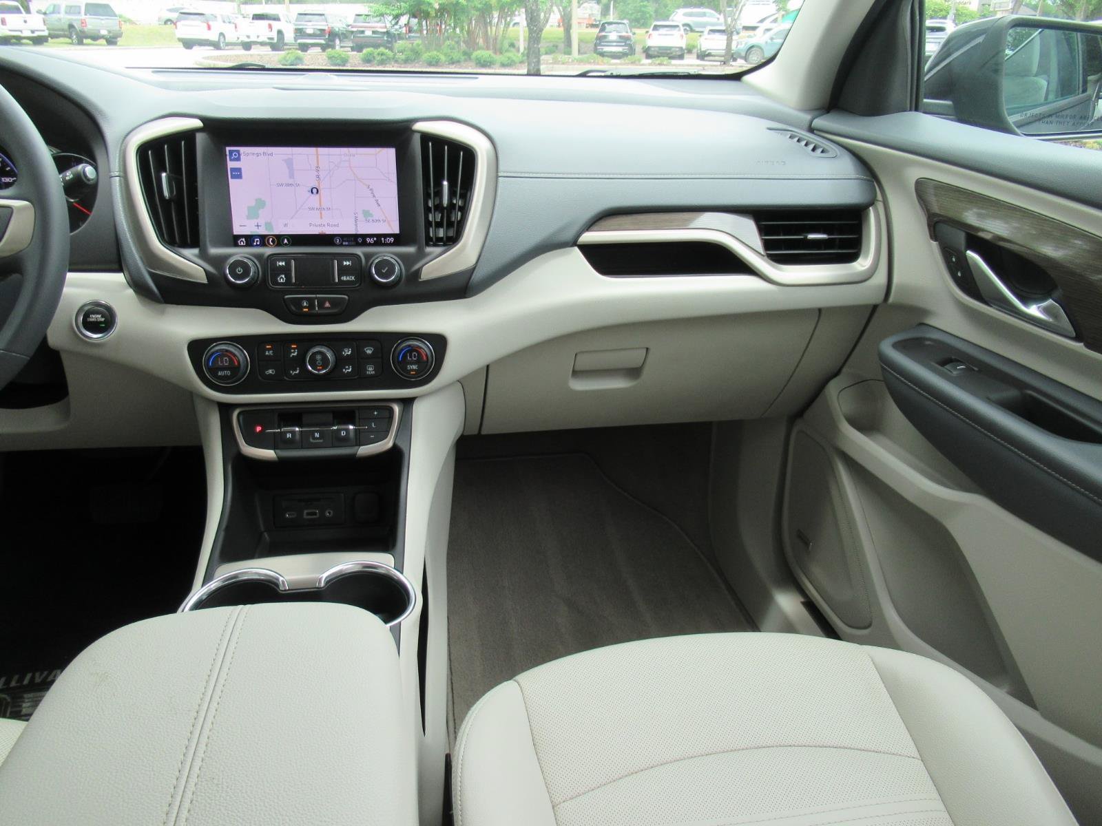 Used 2022 GMC Terrain Denali w/ Denali Premium Package AWD/4WD image 13