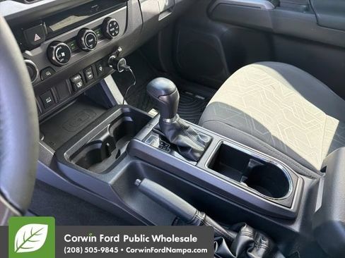 Used 2018 Toyota Tacoma TRD Off-Road AWD/4WD image 21