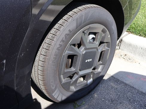 Used 2025 Kia Carnival EX FWD image 44