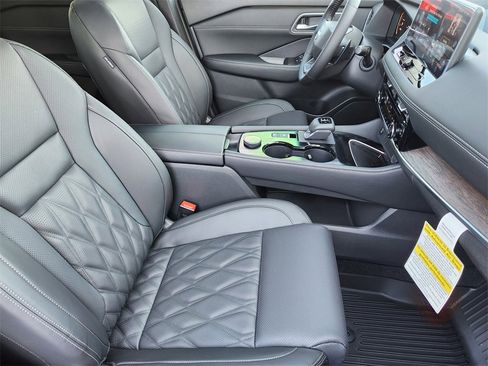 New 2026 Nissan Rogue Platinum w/ Platinum Premium Package image 10