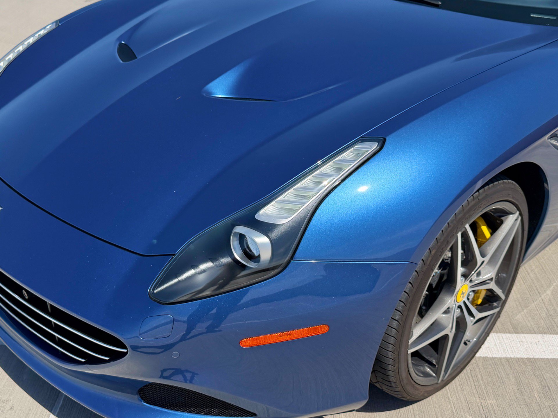 Used 2015 Ferrari California T RWD image 11
