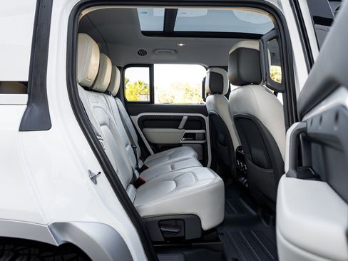 Used 2023 Land Rover Defender 130 SE image 34