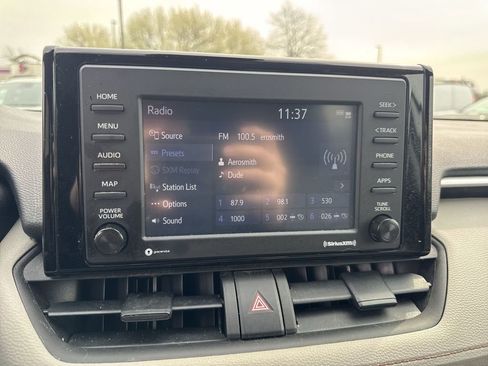 Used 2022 Toyota RAV4 XLE AWD/4WD image 16
