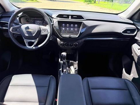 Used 2021 Chevrolet TrailBlazer LT w/ Premium Seating Package FWD image 14