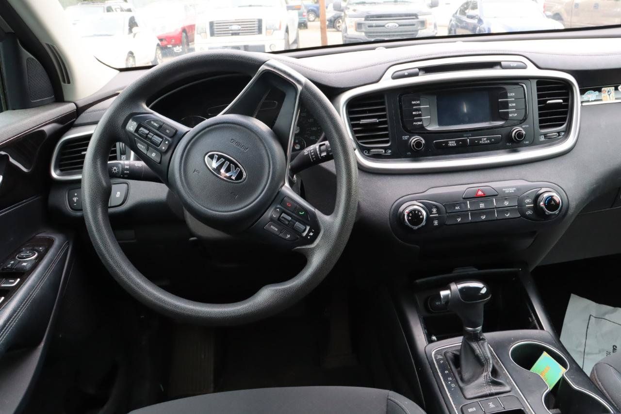 Used 2017 Kia Sorento AWD image 7