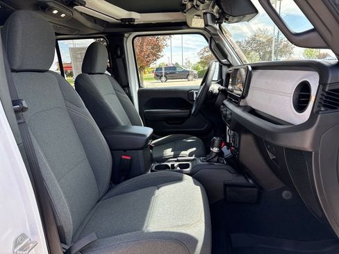 Used 2024 Jeep Gladiator Sport AWD/4WD image 34