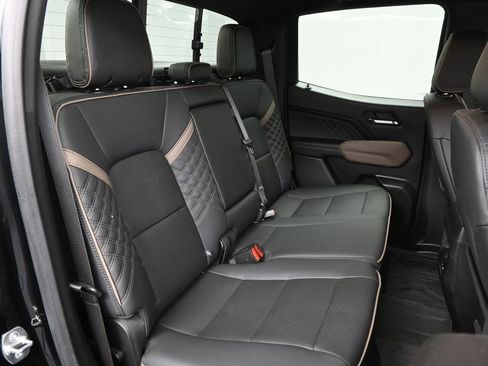 Used 2024 GMC Canyon Denali image 13