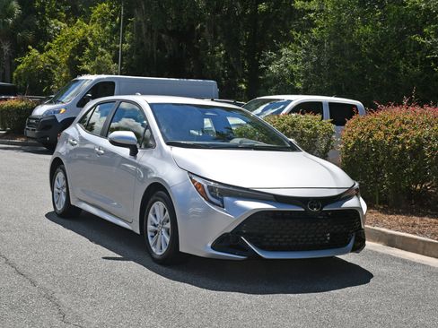 Used 2023 Toyota Corolla SE w/ SE Premium Package FWD image 6