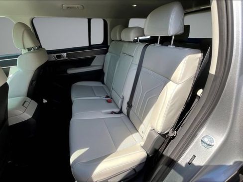 Used 2025 Hyundai Santa Fe SEL FWD image 24