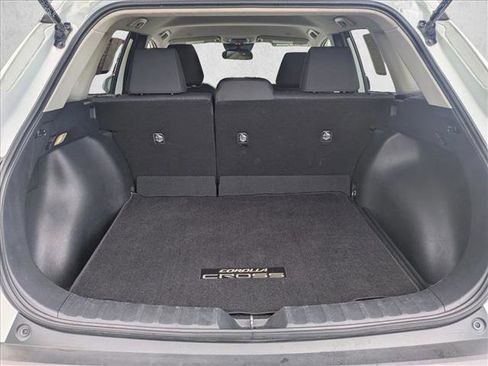 Used 2023 Toyota Corolla Cross LE image 6