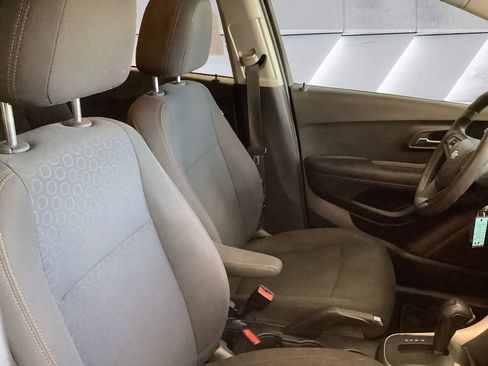 Used 2022 Chevrolet Trax LS w/ Tint and Cruise Package image 14