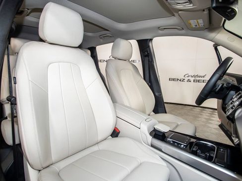 Used 2022 Mercedes-Benz GLB 250 w/ Premium Package Lite image 15