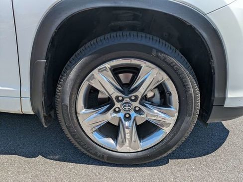 Used 2019 Toyota Highlander Limited Platinum AWD/4WD image 11