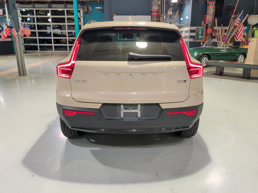 Used 2025 Volvo XC40 B5 Ultra w/ Climate Package AWD/4WD image 11