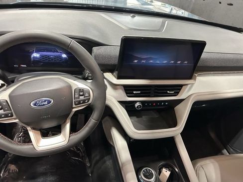 New 2026 Ford Explorer Active w/ Active Comfort Package AWD/4WD image 2