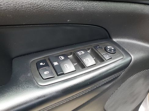 Used 2021 Jeep Grand Cherokee Laredo AWD/4WD image 13