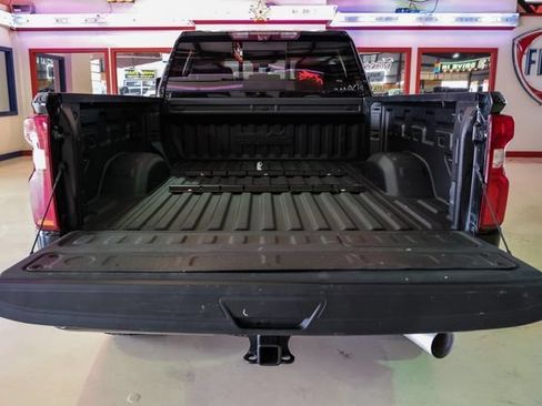 Used 2022 Chevrolet Silverado 3500 High Country w/ Technology Package AWD/4WD image 8