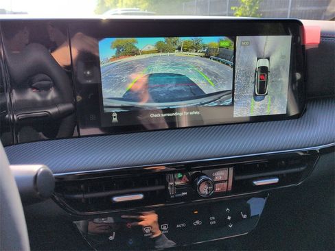 New 2026 Nissan Kicks SR w/ Cold Weather Package image 13