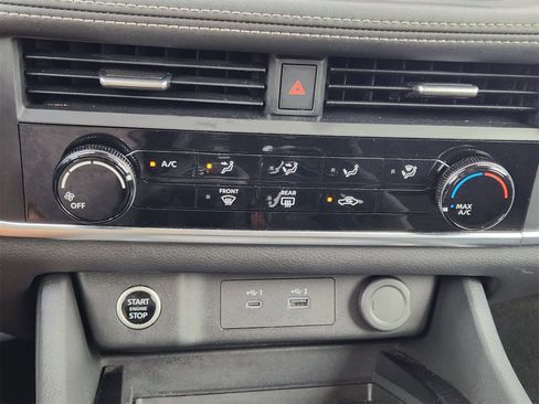 Used 2023 Nissan Rogue S image 18