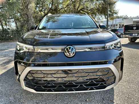 Used 2025 Volkswagen Taos SEL image 6