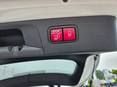 Used 2020 Mercedes-Benz GLC 300 4MATIC image 13