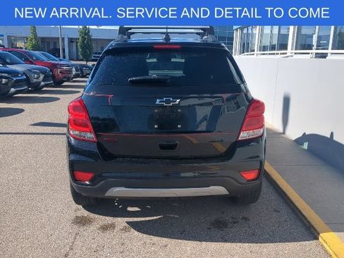 Used 2018 Chevrolet Trax LT w/ Sun & Sound Package FWD image 5