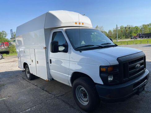 Used 2012 Ford E-350 and Econoline 350 Super Duty w/ Class I Trailer Tow Pkg image 6