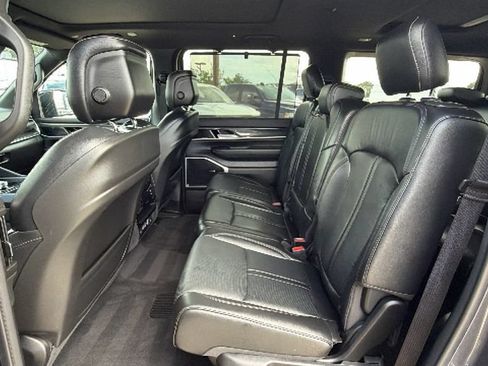 Used 2023 Jeep Wagoneer 4WD w/ Premium Group I image 26