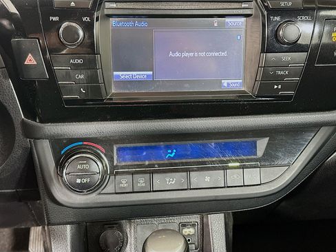 Used 2015 Toyota Corolla S image 22