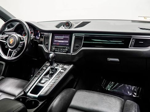 Used 2018 Porsche Macan S image 16