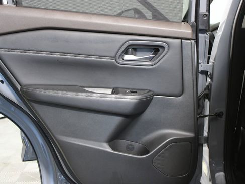 Used 2023 Nissan Rogue SL w/ SL Premium Package image 28