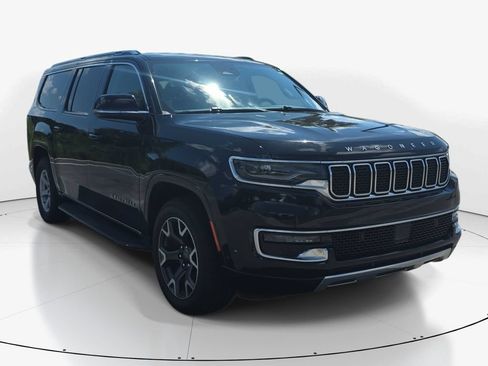 Used 2023 Jeep Wagoneer L Series III RWD image 4