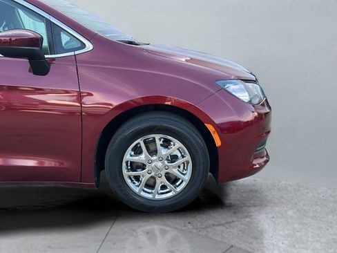 Used 2023 Chrysler Voyager LX image 30