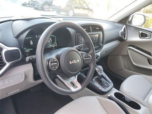 Certified 2023 Kia Soul LX w/ LX Technology Package image 20
