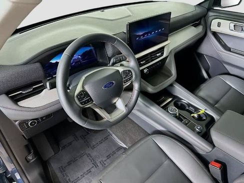 Certified 2025 Ford Explorer Active w/ Active Comfort Package RWD image 2