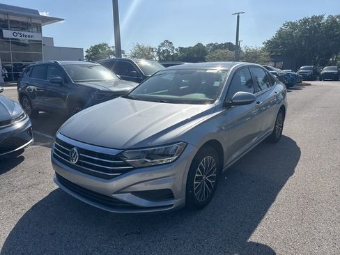 Used 2021 Volkswagen Jetta SE image 1