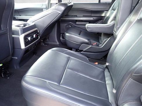 Used 2023 Ford Expedition XLT image 11