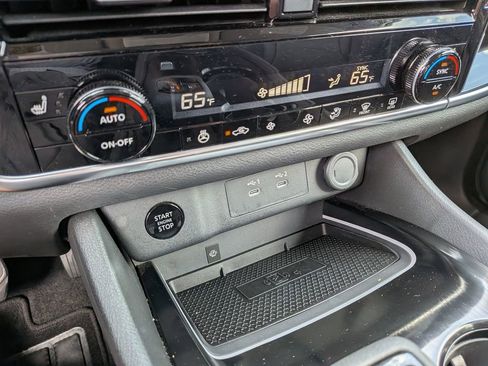 Used 2025 Nissan Rogue SL image 24