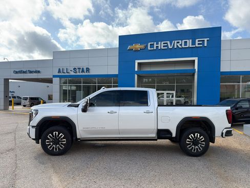 Used 2024 GMC Sierra 2500 Denali Ultimate w/ Max Trailering Package AWD/4WD image 3