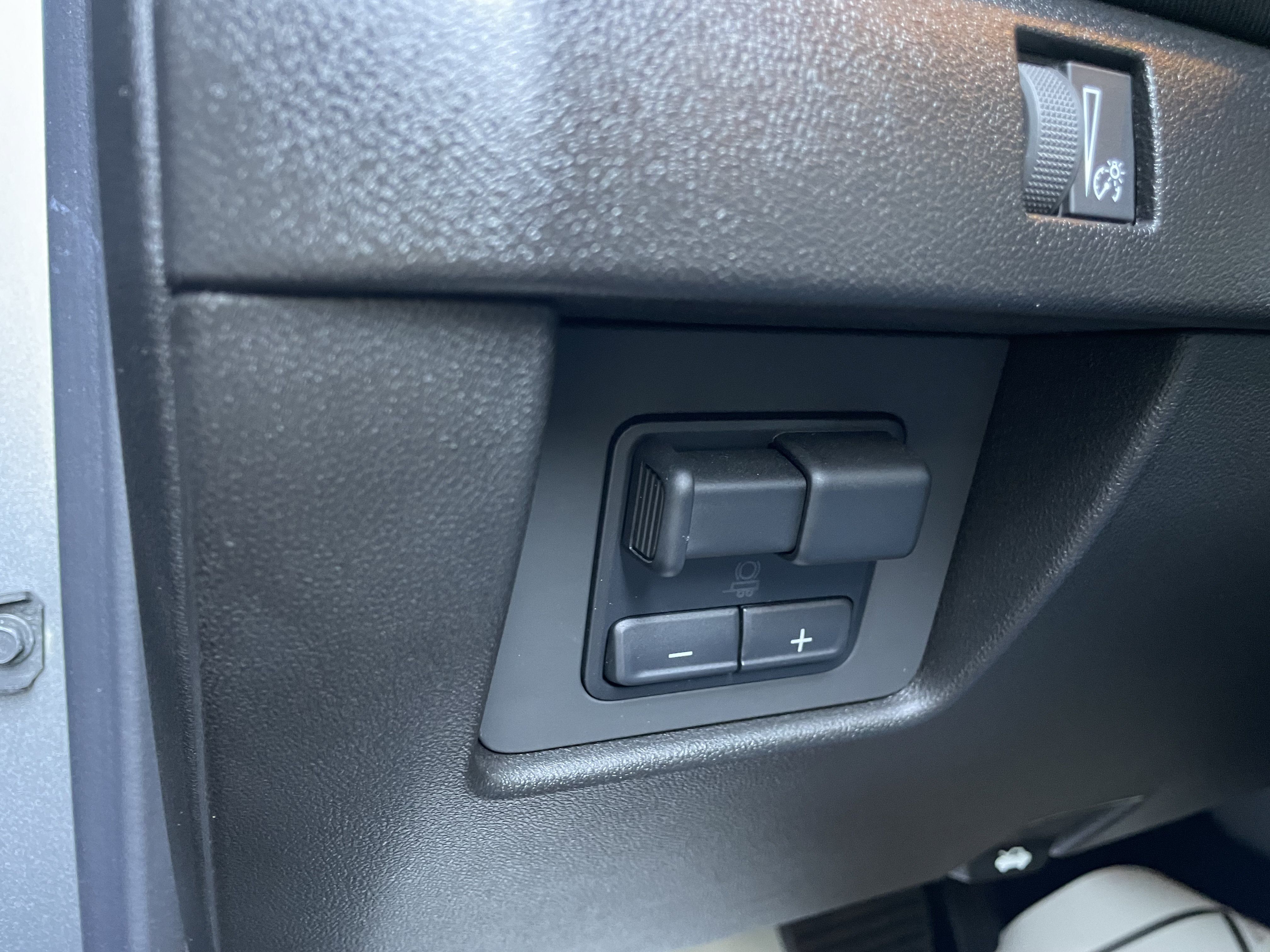 Used 2026 Chevrolet Colorado Z71 AWD/4WD image 11