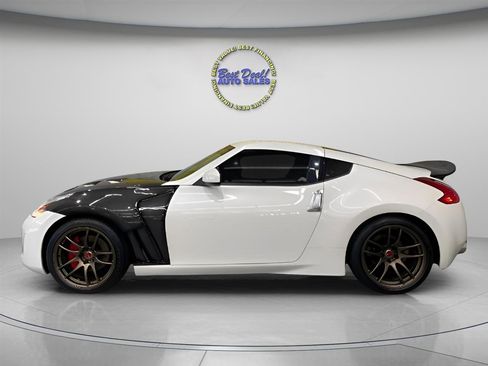 Used 2017 Nissan 370Z Coupe RWD image 2