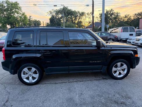 Used 2012 Jeep Patriot Latitude FWD image 6