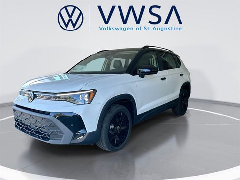 New 2026 Volkswagen Taos SE image 3