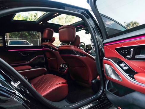 Used 2023 Mercedes-Benz S 500 4MATIC image 43