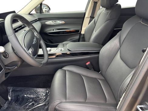 Used 2025 Genesis GV70 2.5T AWD/4WD image 9