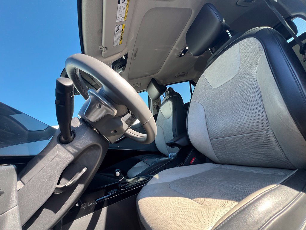 Certified 2023 Kia Niro SX Touring FWD image 17