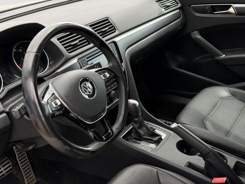 Used 2018 Volkswagen Passat 2.0T R-Line FWD image 12