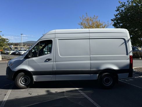 Used 2024 Mercedes-Benz Sprinter 144 Cargo image 3
