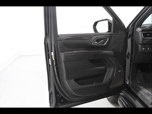 Used 2022 Chevrolet Suburban RST w/ Luxury Package AWD/4WD image 4