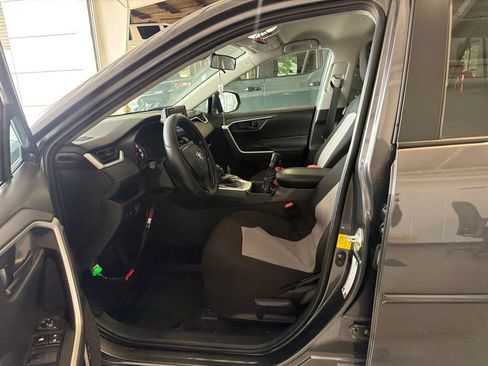 Used 2022 Toyota RAV4 LE FWD image 6